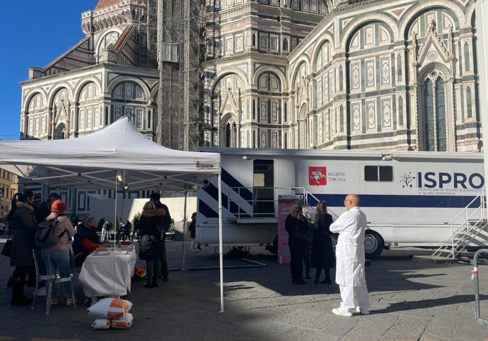 Immagine Ispro in Piazza Duomo: iniziata la due giorni di screening oncologico